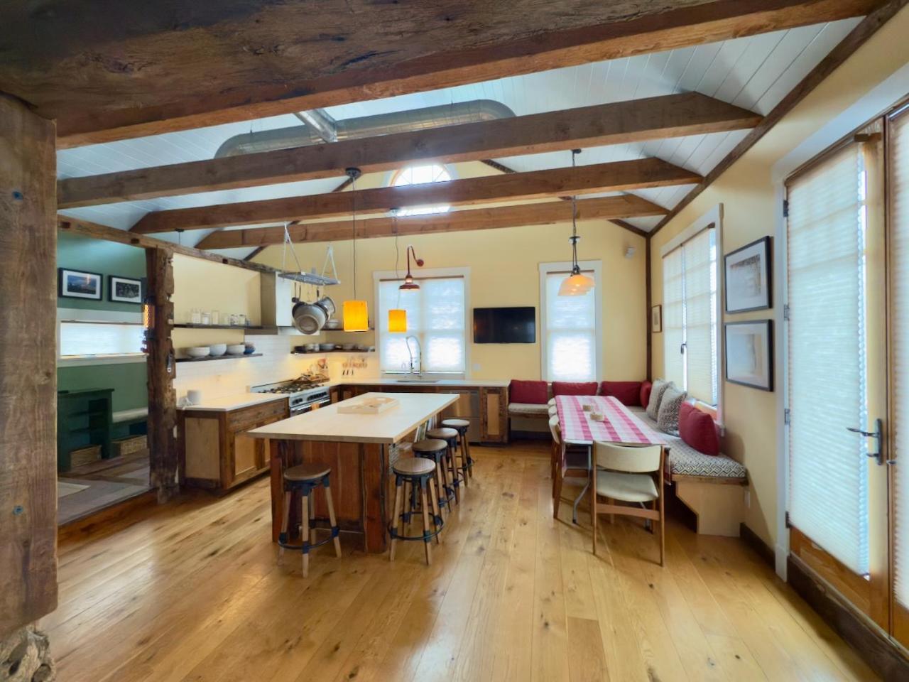 Magical Post And Beam Loft Downtown Newport! Hotel Eksteriør billede