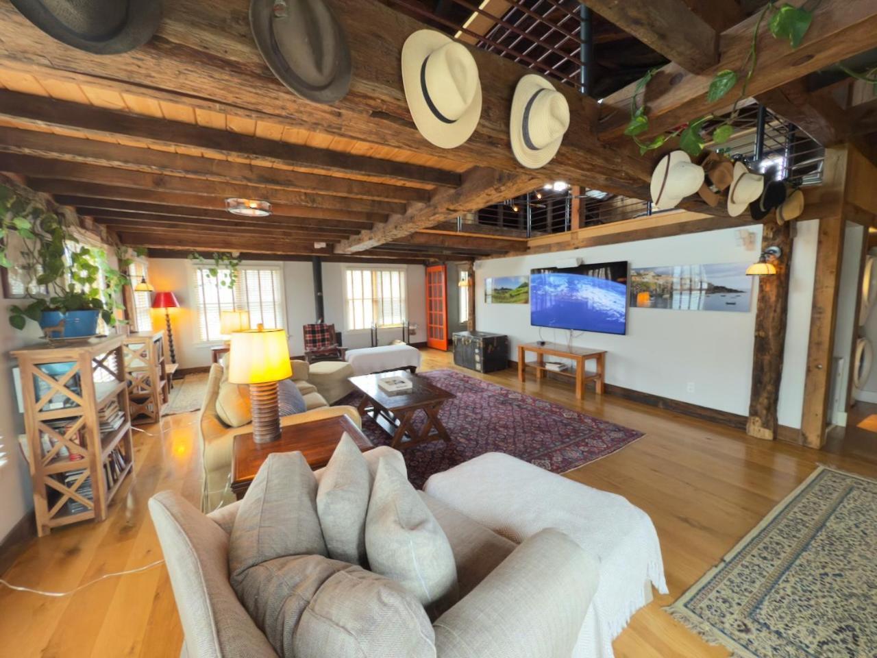 Magical Post And Beam Loft Downtown Newport! Hotel Eksteriør billede