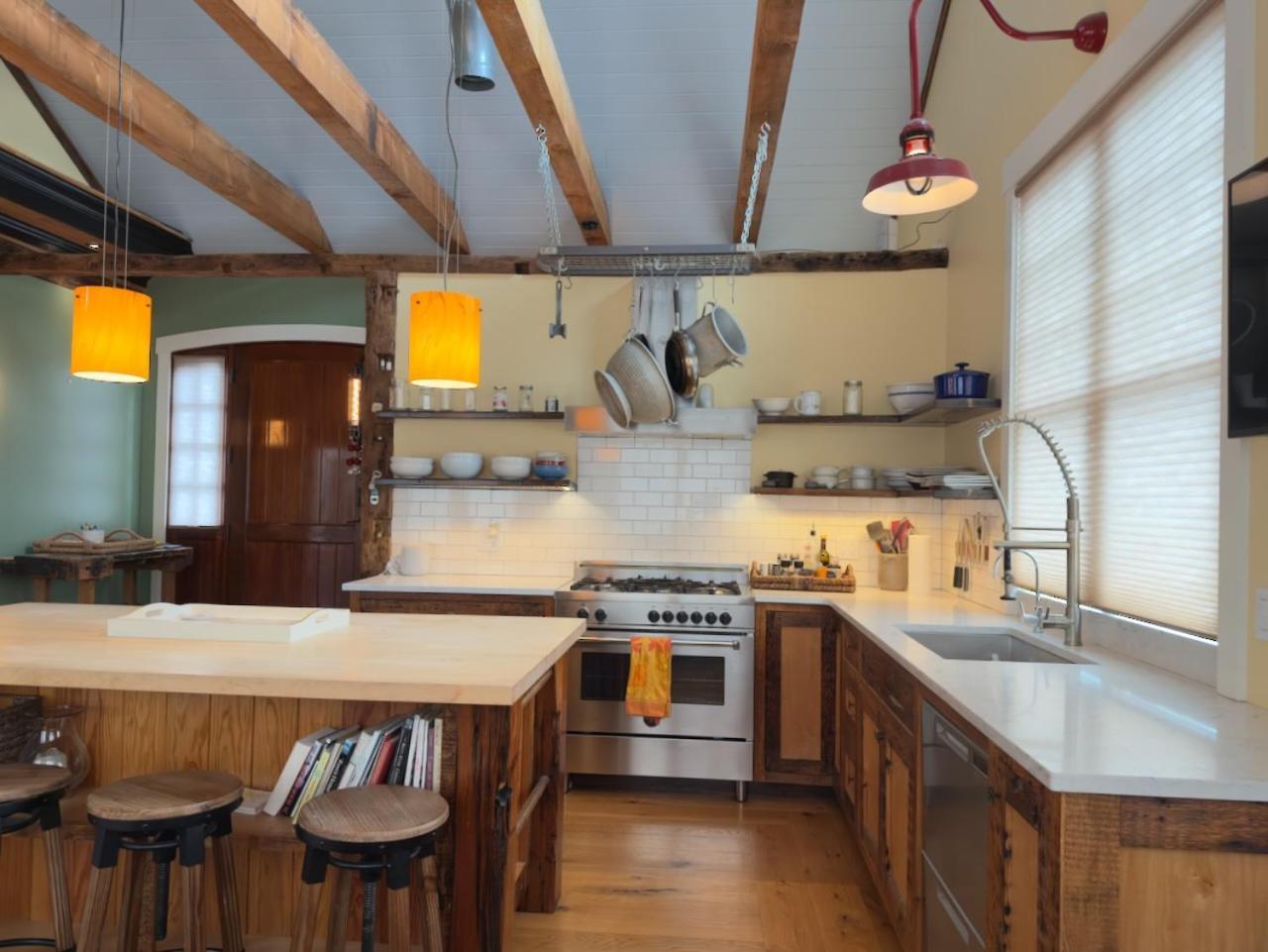 Magical Post And Beam Loft Downtown Newport! Hotel Eksteriør billede