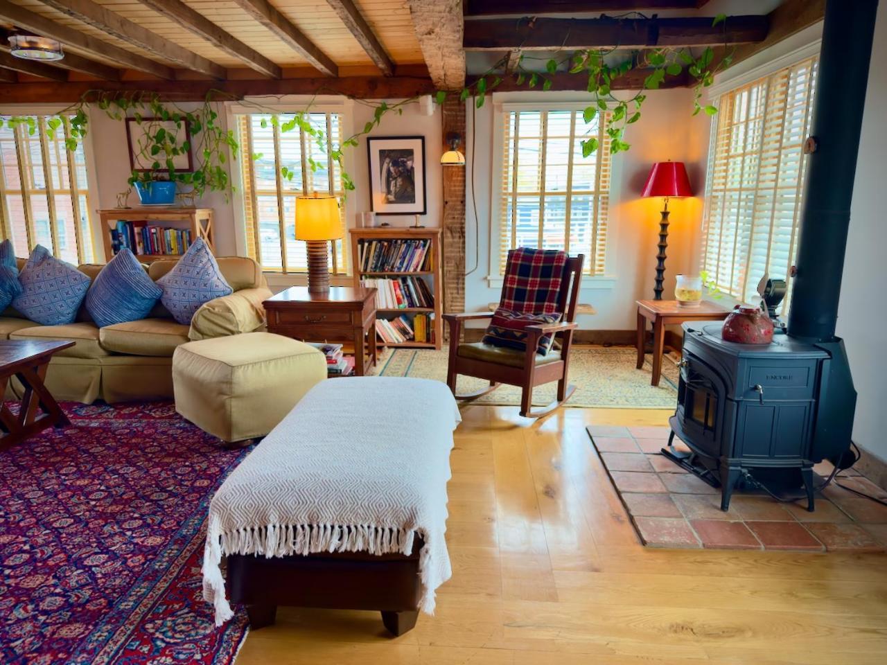 Magical Post And Beam Loft Downtown Newport! Hotel Eksteriør billede