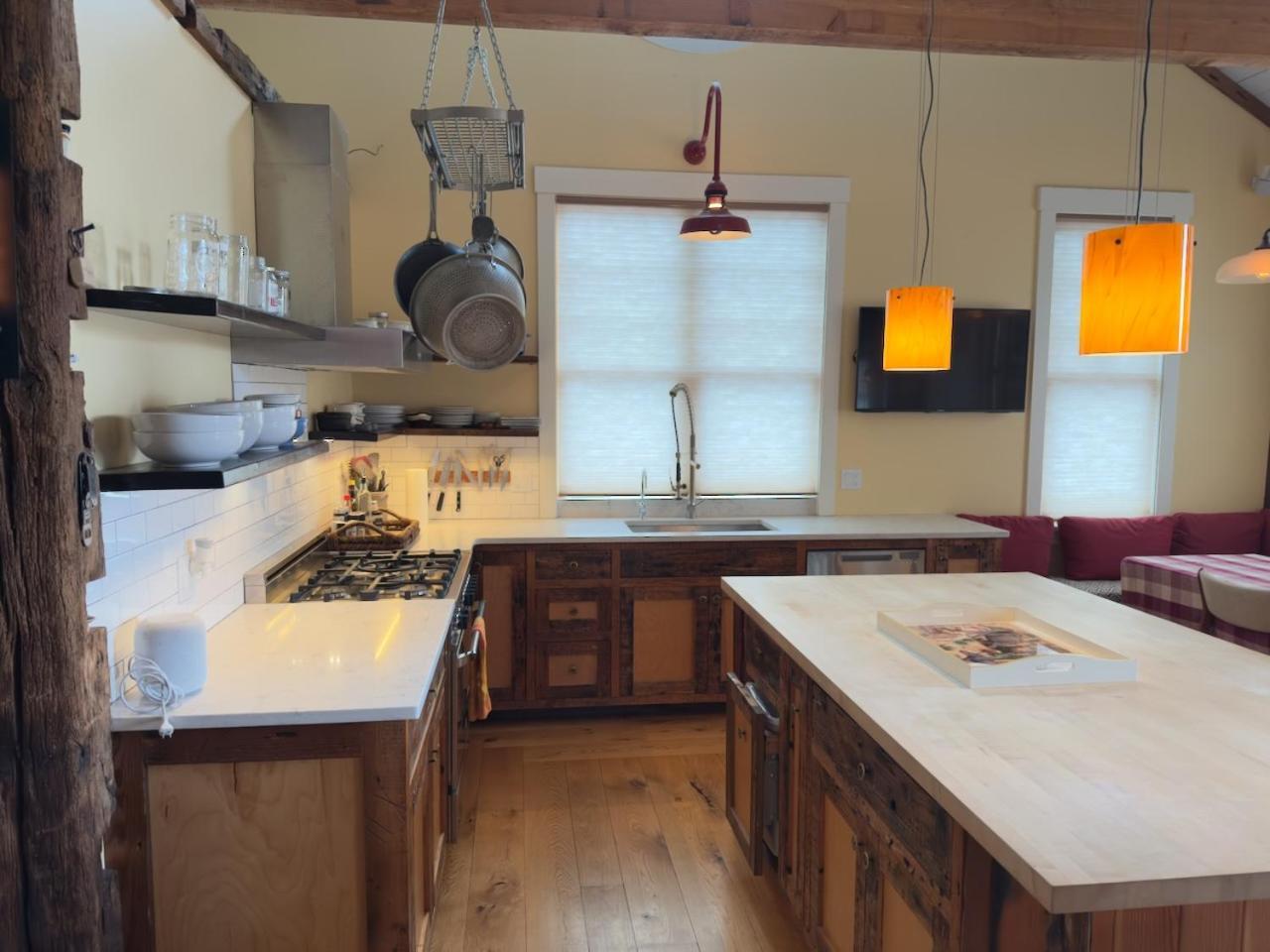 Magical Post And Beam Loft Downtown Newport! Hotel Eksteriør billede