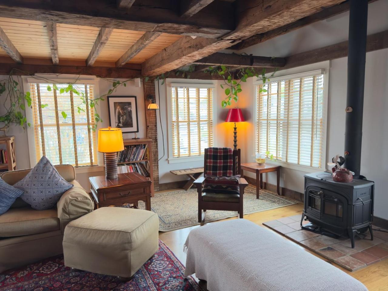 Magical Post And Beam Loft Downtown Newport! Hotel Eksteriør billede